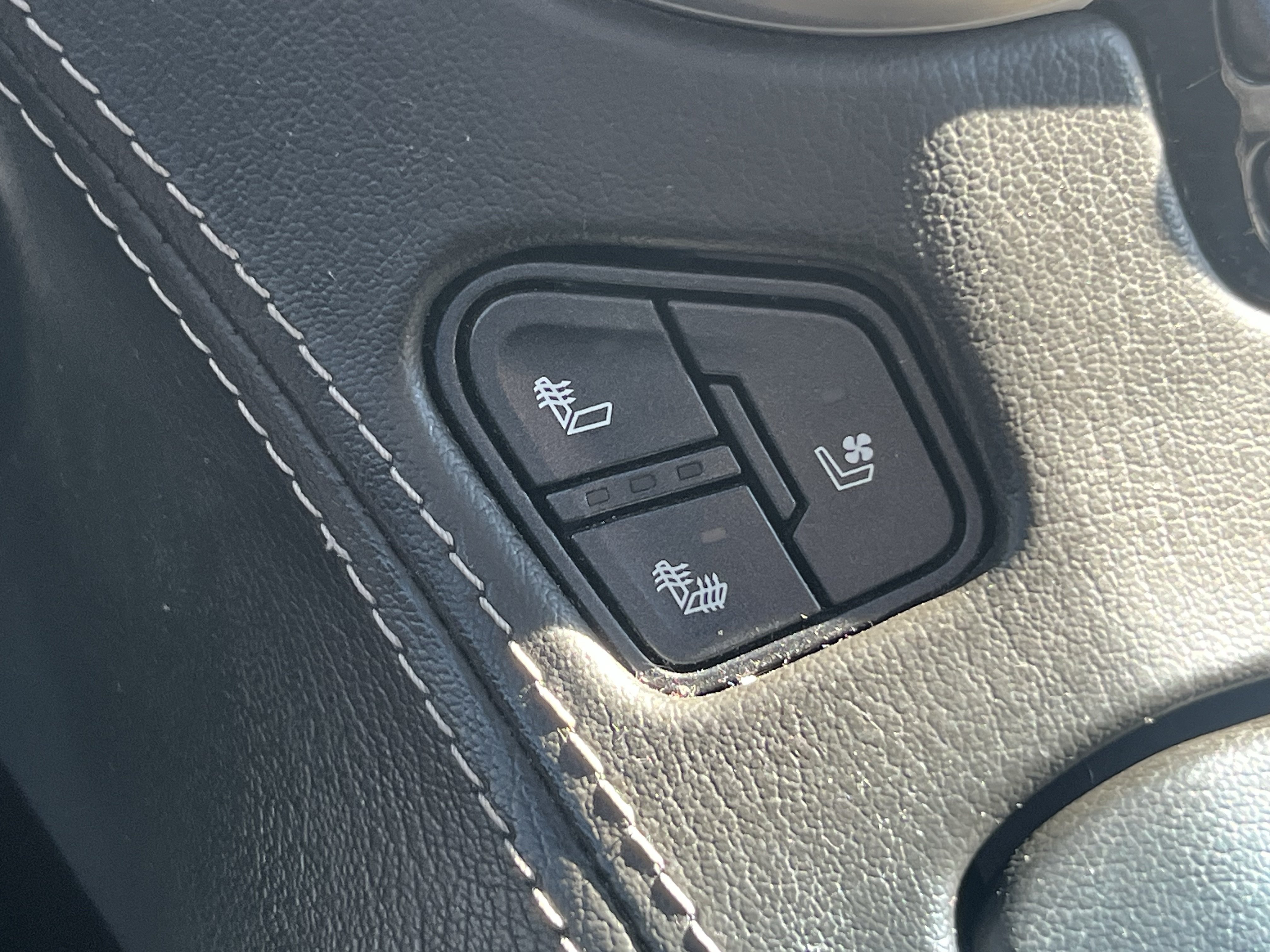Used 2019 GMC Yukon XL Denali w/ Open Road Package AWD/4WD image 36