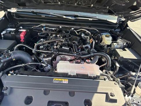 Certified 2026 Toyota Tacoma SR5 AWD/4WD image 18