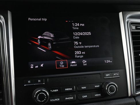 Used 2018 Porsche Macan image 12