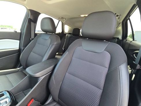 Used 2024 Chevrolet Trax LT w/ Sunroof Package FWD image 22