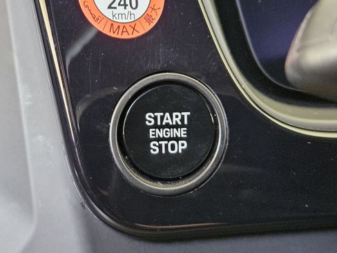 Certified 2025 Porsche Cayenne image 21