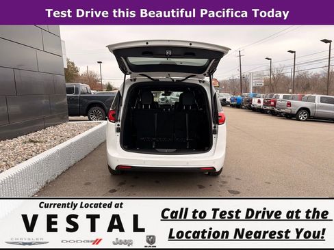 New 2026 Chrysler Pacifica Select image 9