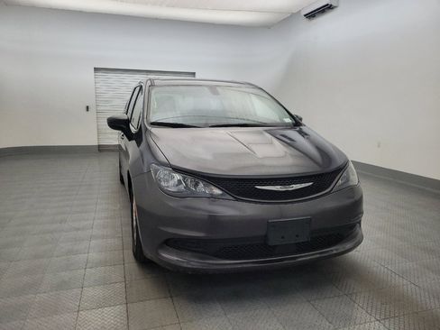 Used 2022 Chrysler Voyager LX FWD image 14