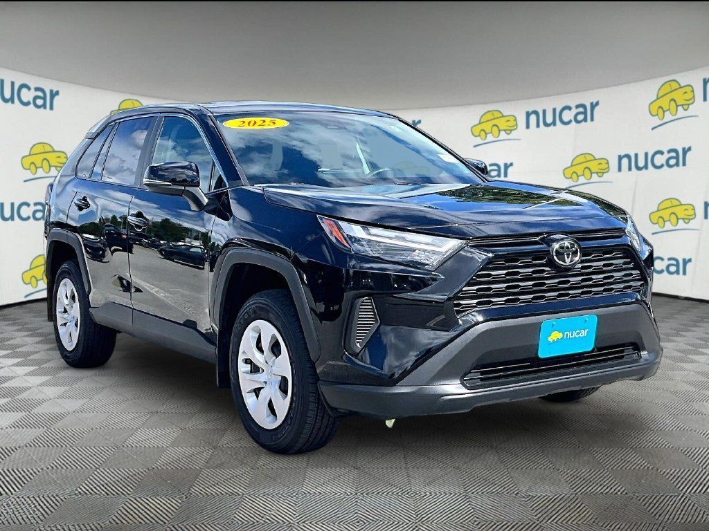 Used 2025 Toyota RAV4 LE AWD/4WD image 1