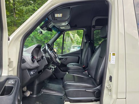 Used 2022 Mercedes-Benz Sprinter 2500 w/ Parking Package image 10