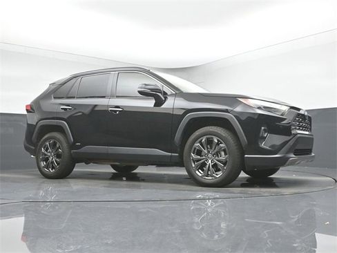 Used 2022 Toyota RAV4 Limited image 32