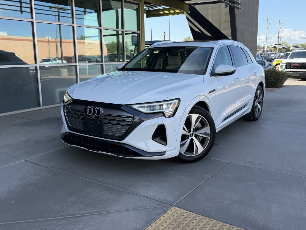 Used 2024 Audi Q8 e-tron Premium Plus w/ Premium Plus Package AWD/4WD image 2