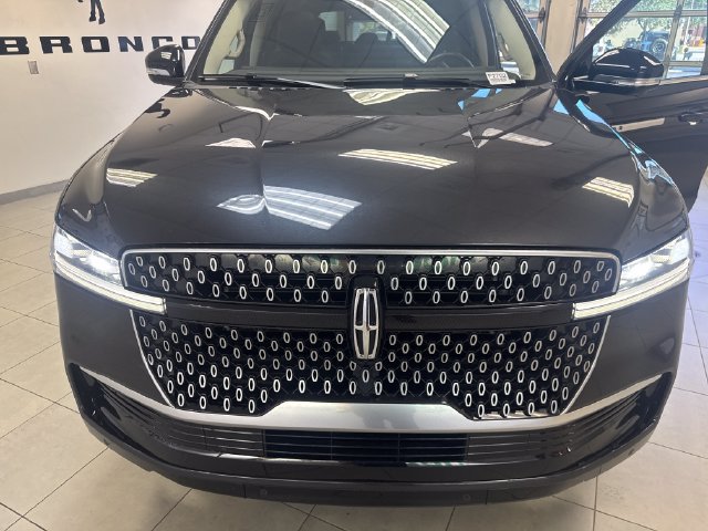 Used 2025 Lincoln Navigator Reserve AWD/4WD image 24