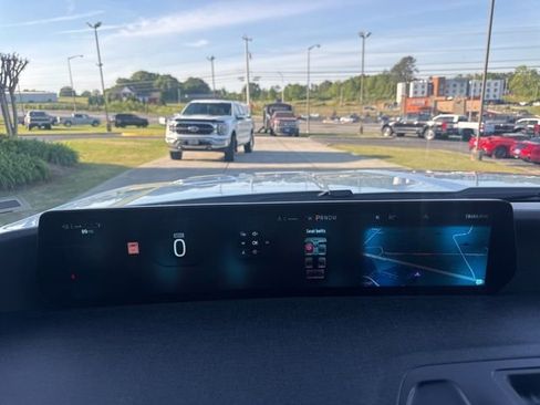 Used 2025 Ford Expedition Active AWD/4WD image 22