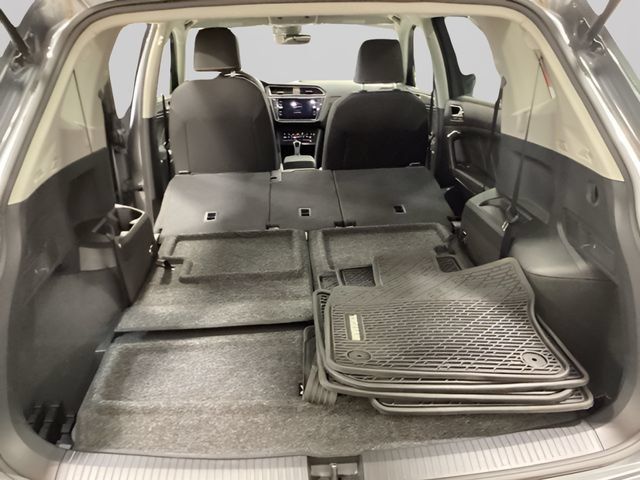 Certified 2023 Volkswagen Tiguan SE FWD image 17