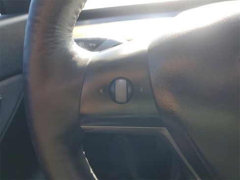 Used 2021 Tesla Model Y Long Range image 26