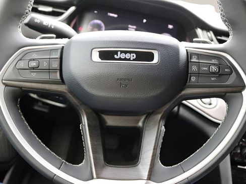 Used 2024 Jeep Grand Cherokee Limited AWD/4WD image 21