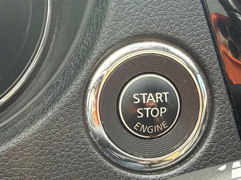 Used 2019 Nissan Rogue SL w/ Premium Package image 25