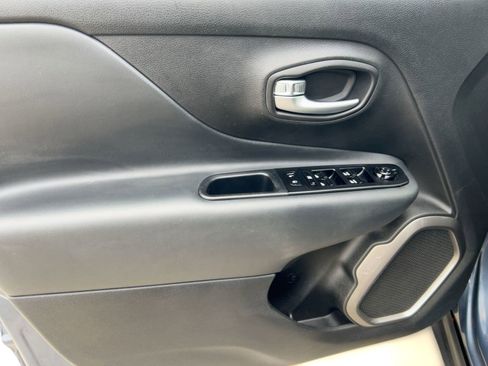 Used 2022 Jeep Renegade Latitude image 12