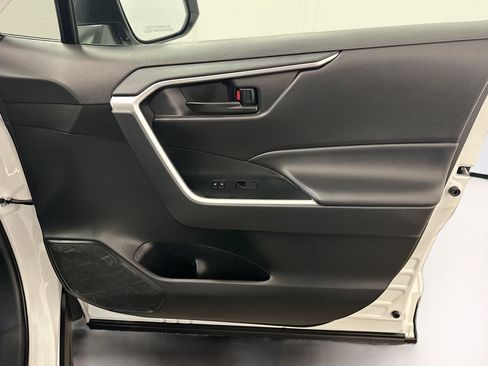 Used 2025 Toyota RAV4 LE image 33