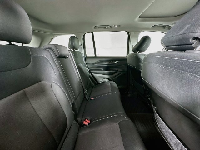 Used 2023 Jeep Grand Cherokee Laredo X AWD/4WD image 26