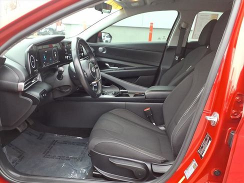 Used 2021 Hyundai Elantra SEL w/ Convenience Package image 8