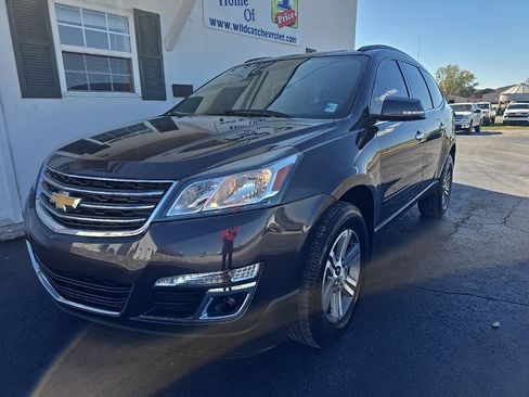 Used 2017 Chevrolet Traverse LT image 3