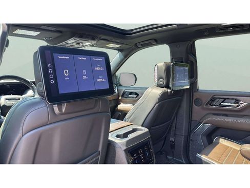 Used 2025 GMC Yukon Denali Ultimate AWD/4WD image 23