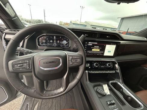 Used 2025 GMC Sierra 3500 Denali Ultimate image 11