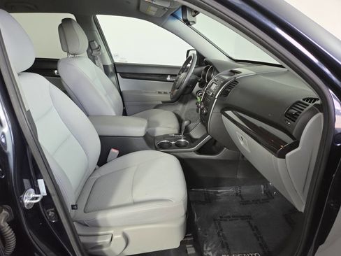 Used 2012 Kia Sorento LX w/ Convenience Pkg FWD image 26