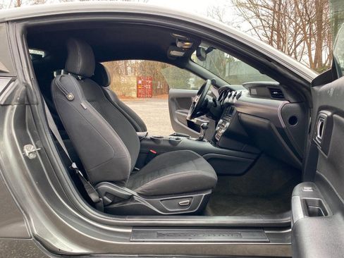 Used 2017 Ford Mustang Coupe image 32