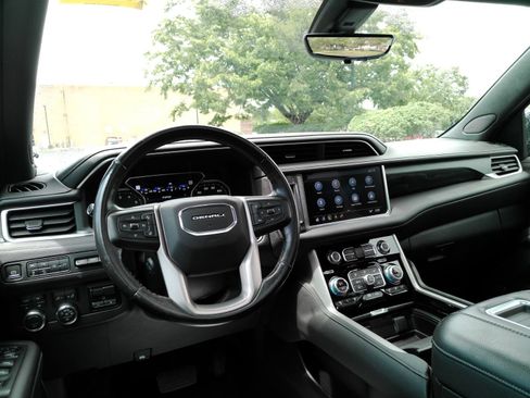 Used 2021 GMC Yukon Denali w/ Denali Ultimate Package AWD/4WD image 9