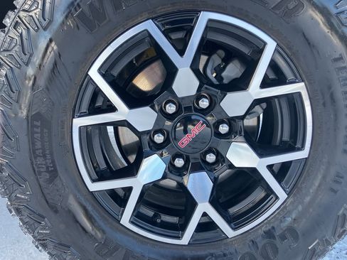 Used 2024 GMC Canyon AT4X image 7