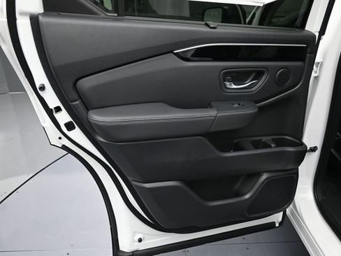 New 2025 Honda Pilot Touring image 7