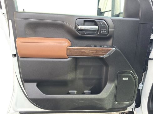 Used 2020 Chevrolet Silverado 2500 High Country w/ Technology Package image 8