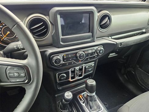 Certified 2023 Jeep Gladiator Willys image 21