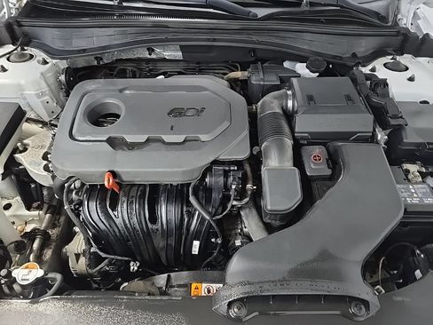 Used 2018 Kia Optima LX w/ 17" Alloy Wheels Package FWD image 12