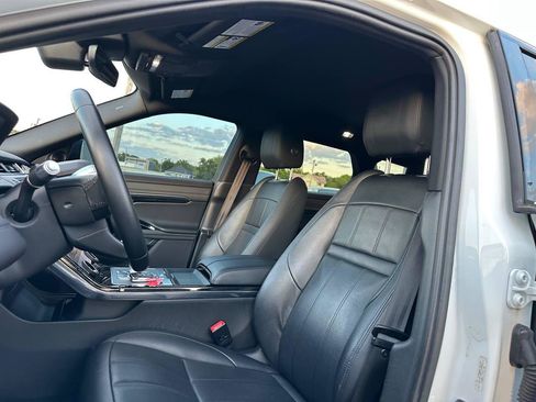 Used 2020 Land Rover Range Rover Evoque SE AWD/4WD image 17