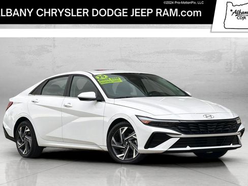 Used 2025 Hyundai Elantra SEL FWD image 1