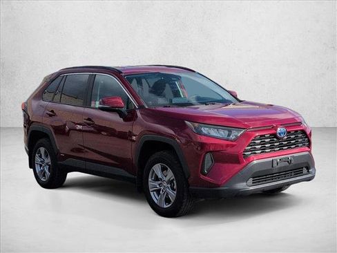 Used 2022 Toyota RAV4 LE image 3