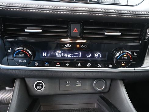 Used 2021 Nissan Rogue SL w/ Premium Package image 18