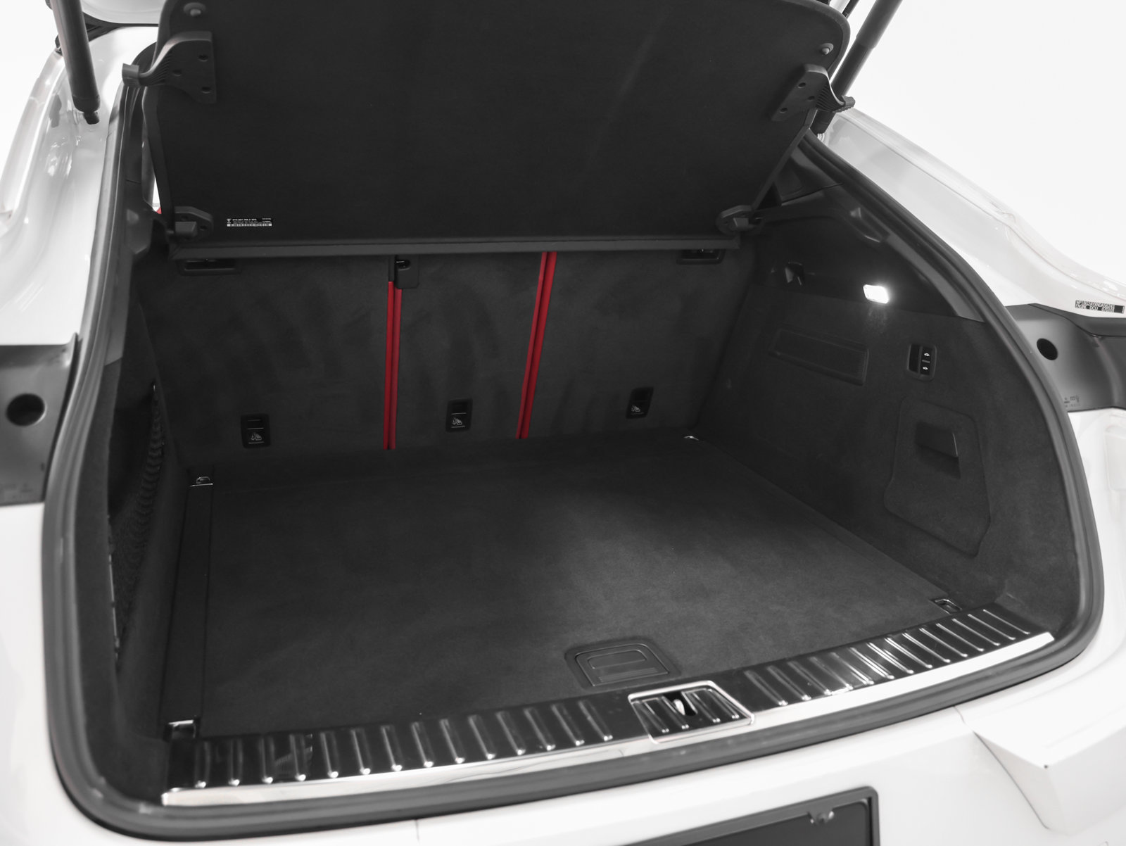 Certified 2022 Porsche Cayenne GTS w/ Premium Package Plus AWD/4WD image 18
