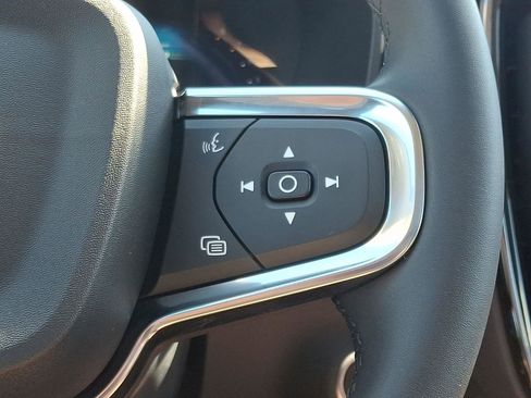 Certified 2025 Volvo XC40 B5 Ultra AWD/4WD image 24