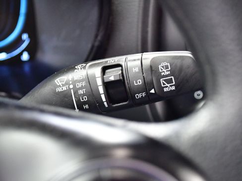 Used 2025 Kia Soul LX w/ LX Technology Package FWD image 21