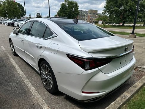 Used 2022 Lexus ES 350 Ultra Luxury w/ Accessory Package FWD image 7