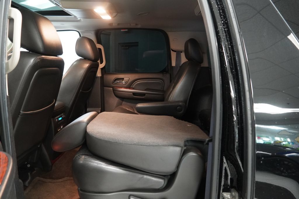 Used 2013 Cadillac Escalade ESV Premium AWD/4WD image 28