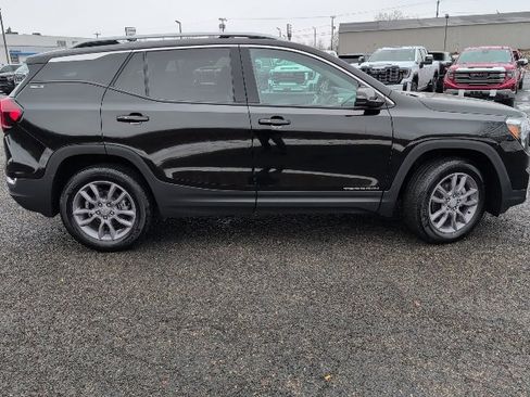 Used 2023 GMC Terrain SLT w/ LPO, Floor Liner Package image 7