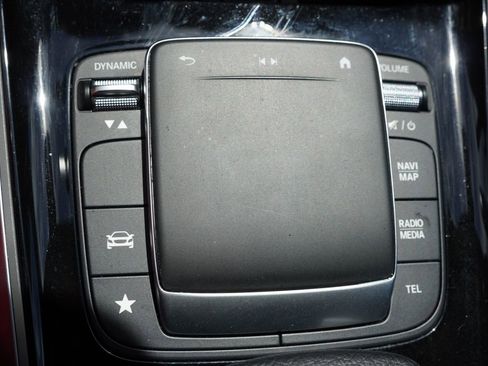 Used 2022 Mercedes-Benz GLB 250 4MATIC image 29
