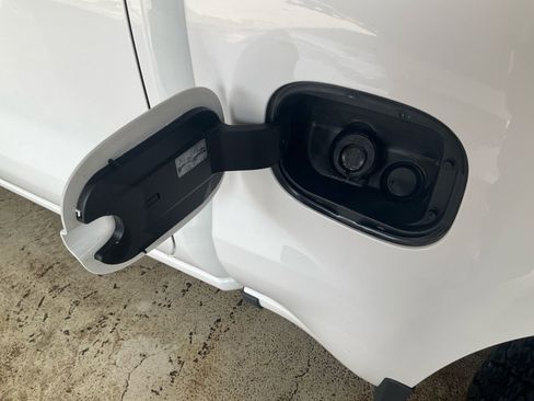 Used 2024 Chevrolet Silverado 1500 W/T w/ Z71 Off-Road Package image 23