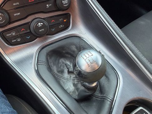 Used 2018 Dodge Challenger R/T image 15