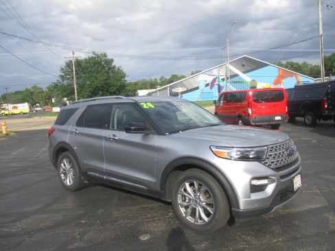 Used 2024 Ford Explorer Limited image 7