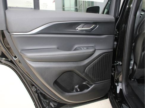 New 2025 Jeep Grand Cherokee Laredo X w/ Luxury Tech Group I image 30