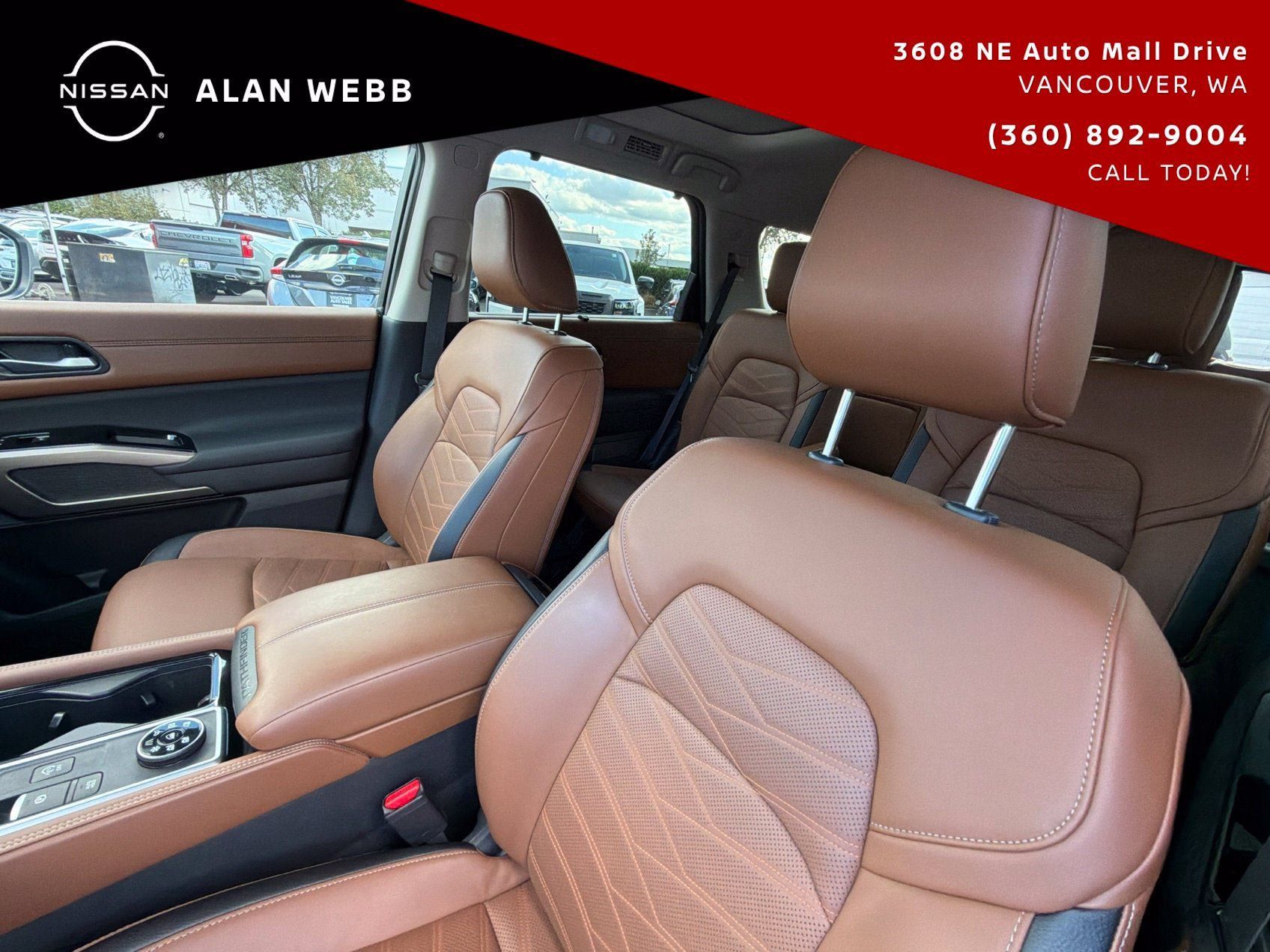 Used 2025 Nissan Pathfinder Platinum w/ Lighting Package (N93) AWD/4WD image 11