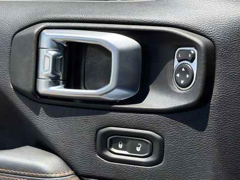 Used 2021 Jeep Gladiator Mojave AWD/4WD image 17