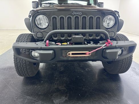 Used 2015 Jeep Wrangler Unlimited Rubicon AWD/4WD image 22